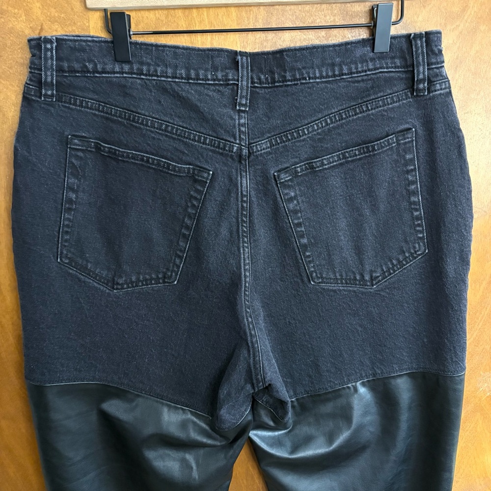 Abercrombie & Fitch Ultra High Rise 90s Straight Jeans Faux Leather Curve Love - Picture 5 of 13